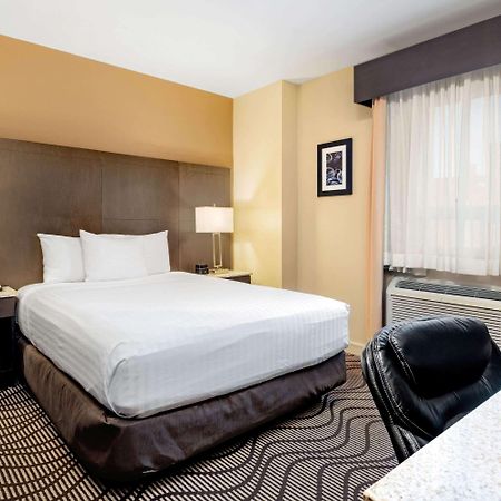 Hotel La Quinta By Wyndham Oshawa Exteriér fotografie
