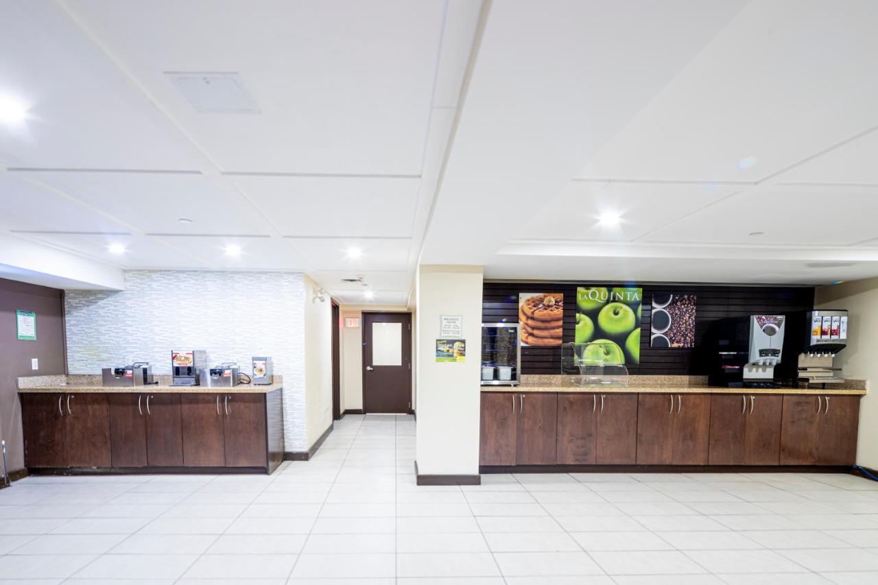 Hotel La Quinta By Wyndham Oshawa Exteriér fotografie