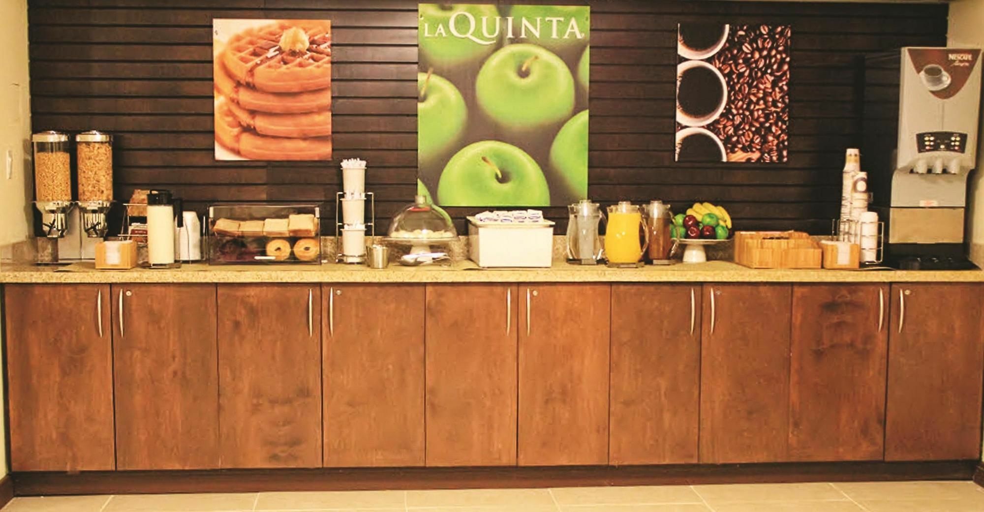 Hotel La Quinta By Wyndham Oshawa Exteriér fotografie